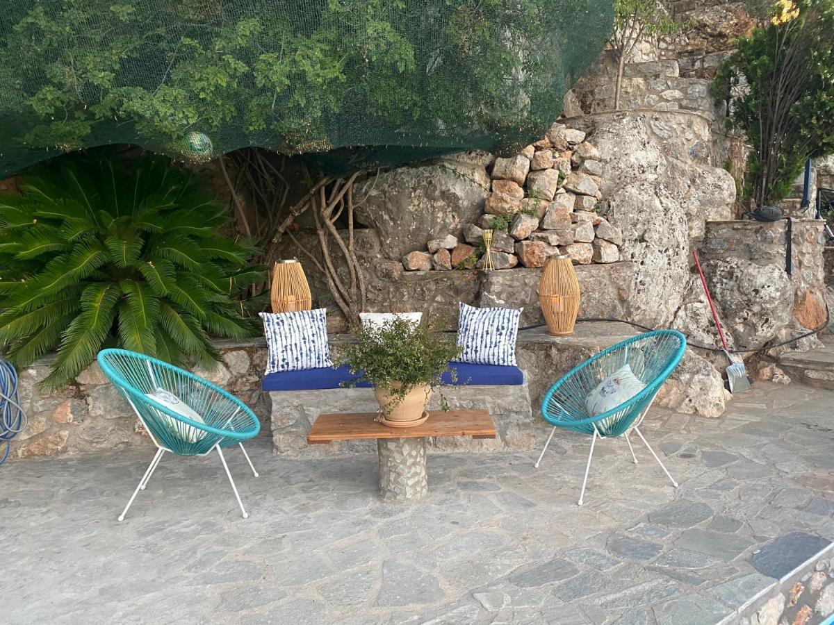 The Villa Of Blues Каламата Экстерьер фото